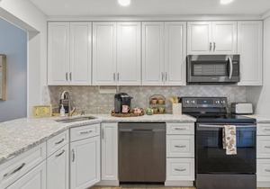 Beautiful 2BR 2.5BA Ocean View Condo - The Perfect Beach Getaway!