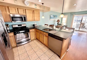 Beautiful 4 Bedroom Condo w/POOL & KING BED