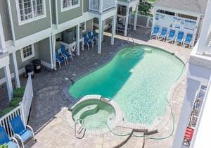 Beautiful 4 Bedroom Condo w/POOL & KING BED