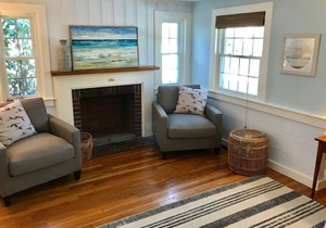 Beautiful 4 Bedroom, 2.5 bath Home with Central AC. Walk to beach, Large Yard