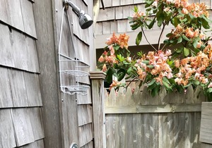 Beautiful 4 Bedroom, 2.5 bath Home with Central AC. Walk to beach, Large Yard