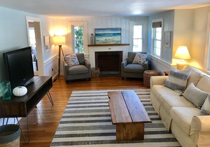 Beautiful 4 Bedroom, 2.5 bath Home with Central AC. Walk to beach, Large Yard