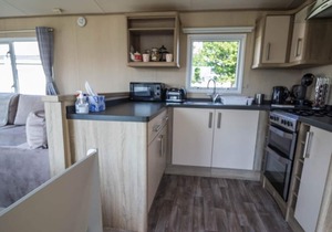 Beautiful 8 berth caravan at Naze Marine Holiday Park in Essex ref 17003D