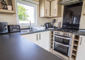 Beautiful 8 berth caravan at Naze Marine Holiday Park in Essex ref 17003D