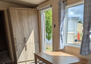Beautiful 8 berth caravan at Naze Marine Holiday Park in Essex ref 17003D