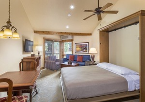 Beautiful Apple River Canyon State Park!