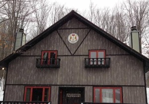 Beautiful, Comfy, Rustic Ski Chalet Steps From Ski Brule Mountain (Left Side)