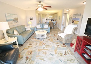Beautiful, Ground Floor, Just Steps From the Pool & Beach! Also has Boat Ramp