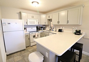 Beautiful, Ground Floor, Just Steps From the Pool & Beach! Also has Boat Ramp