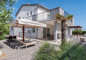 Beautiful home in Debeljak with WiFi