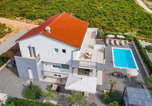 Beautiful home in Debeljak with WiFi