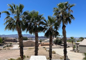 Beautiful home with sparkling pool, near golf course, minutes from lake!