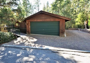 Beautiful home with large deck located in Willow Cove with boat slip - Near Yosemite National Park (LA27)