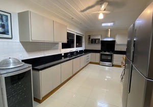 Beautiful house, just 50 steps from Ferradura beach, 6 bedrooms (4 suites)