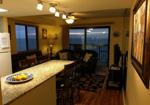 Beautiful/Modern Corner Penthouse 😎1BR Oceanfront w/Panoramic-View, 310 Reviews