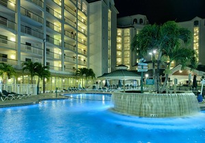 Beautiful Ocean Front Condo - Vacation Resort in Cocoa Beach - Great pool
