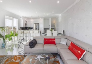 Beautiful Remodeled Oceanfront Condo ~ Best Location and Spectacular Views!