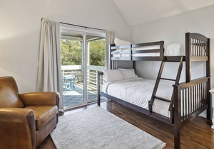 Beautiful Seabrook Villa! Community Pool Access, Dog Friendly, Monthly Winter Rentals!