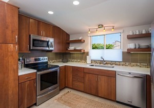 Beautiful Spacious Townhouse! Oceanfront Complex Walking Distance To Everything!