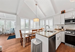 Beautifully Decorated, Updated Sealoft! Lagoon Views! Walk to Beach/Sealoft Pool! Amenity Cards!