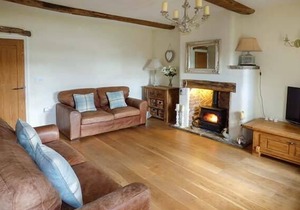 BECKFIELD COTTAGE, pet friendly, character holiday cottage in Silsden