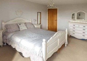 BECKFIELD COTTAGE, pet friendly, character holiday cottage in Silsden