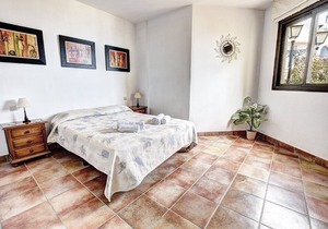 Benalmadena Pueblo 2-bedroom Apartment with Pool & sea Views