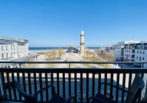 Berringer/backboard on the beach