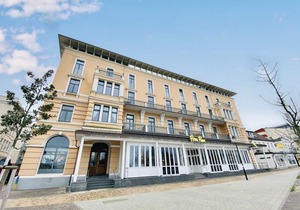 Berringer/backboard on the beach