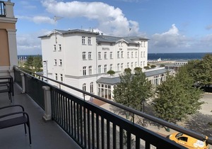 Berringer/backboard on the beach