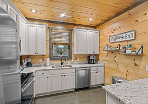 Best Location w/Views, KING Beds, 3 TV Gaming Wall, and Giant Scrabble Board