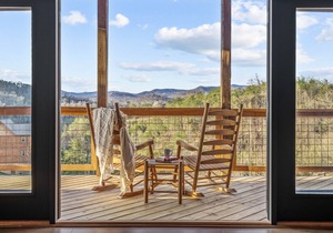 Best Location w/Views, KING Beds, 3 TV Gaming Wall, and Giant Scrabble Board