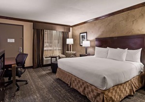 Best Western Plus Raton Hotel