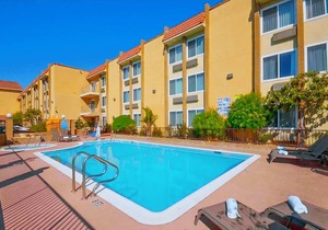 Best Western Plus South Bay Hotel