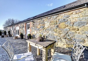 Beudy Menai - Two Bedroom House, Sleeps 4