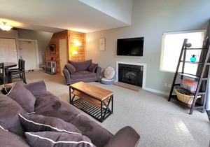 Book a Spring visit! 2br Grand Traverse Condo- Wifi, ❤ location, sleeps 6!