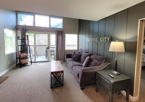 Book a Spring visit! 2br Grand Traverse Condo- Wifi, ❤ location, sleeps 6!