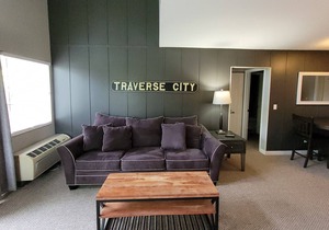 Book a Spring visit! 2br Grand Traverse Condo- Wifi, ❤ location, sleeps 6!