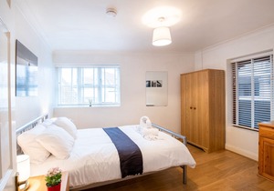 BookedUK: Contemporary Apartment in Stansted