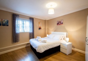 BookedUK: Contemporary Apartment in Stansted