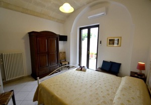 Borgo Salino G: A characteristic and welcoming apartment in the characteristic style of the Apulian countryside, with Free WI-FI.