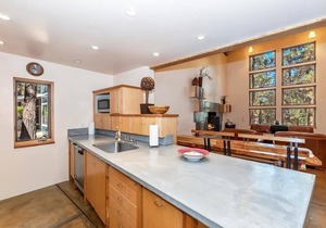 Boulder Bay Retreat-Beautiful Luxury Home*Large Kitchen*Yard*BBQ*Pet Friendly!!