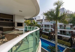 Boulevard 205A - Excelente apartamento em condomínio de luxo no centro de Bombinhas - Piscina - Jacuzzi - Academia - Portaria 24h.