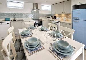 Box Cottage - Sleeps 6 | Pets* | Close To Village