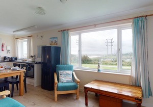Bramble is a comfortable holiday bungalow within walking distance of the stunning coast line