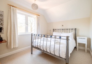 Briar Hill - sleeps 4 guests in 2 bedrooms