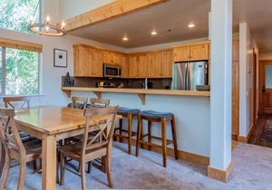 Bridgepoint Condo 8 - Updated plus Baldy Views, Walk to Downtown & Ski Lifts