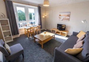 ☆ Bright, 2 Bedroom West End Apartment ☆