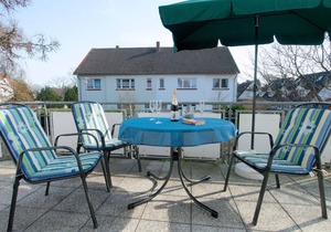 Bright and friendly furnished apartment in a central and quiet location! -