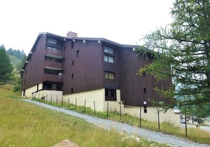 Bright and quiet duplex, 6 ppl, WiFi, balconies, near slopes